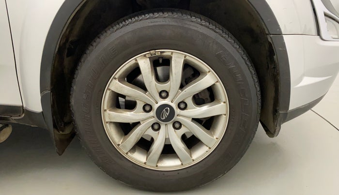 2016 Mahindra XUV500 W10 AT, Diesel, Automatic, 92,608 km, Right Front Wheel