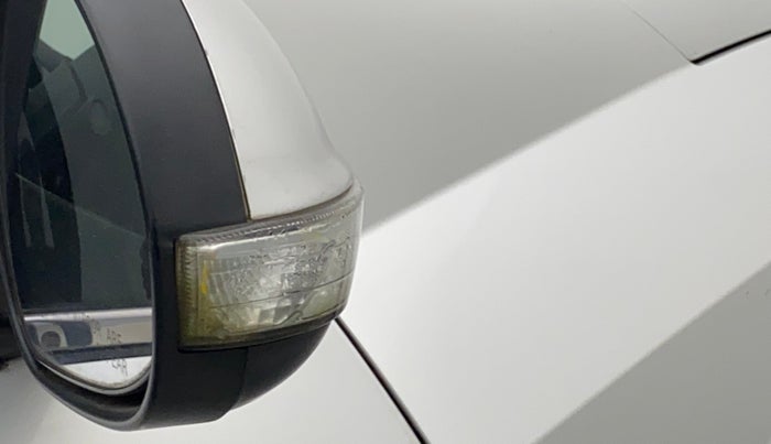 2016 Mahindra XUV500 W10 AT, Diesel, Automatic, 92,608 km, Right rear-view mirror - Indicator light has minor damage