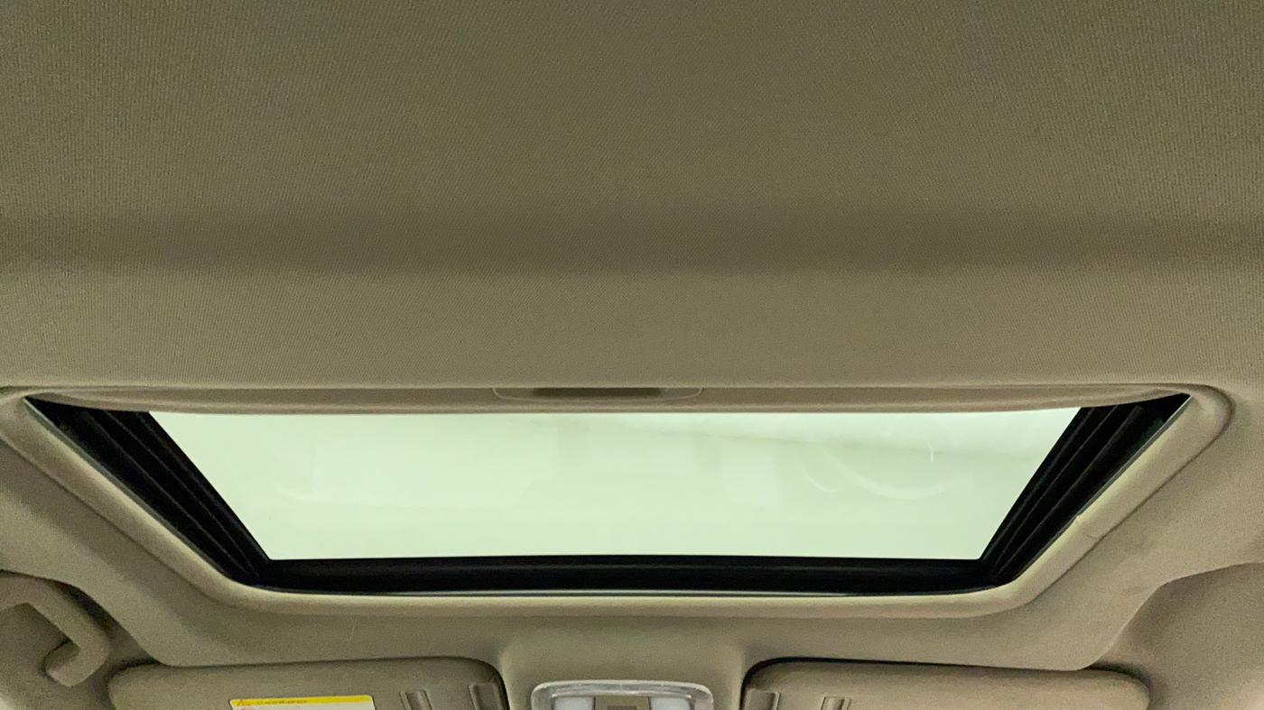 2016 Mahindra XUV500 W10 AT, Diesel, Automatic, 92,608 km, Moonroof/ Sunroof