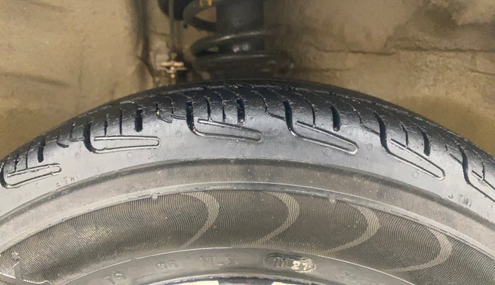 2017 Maruti Alto 800 VXI, Petrol, Manual, 1,00,241 km, Right Front Tyre Tread