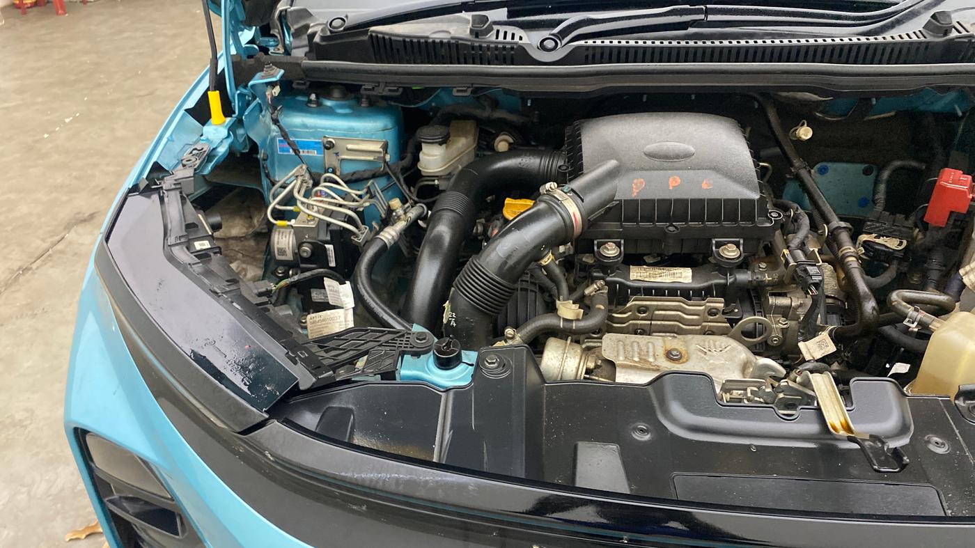 2025 Tata NEXON FEARLESS + SUNROOF DUAL TONE 1.2 PETROL, Petrol, Manual, 23,000 km, Engine View - Right