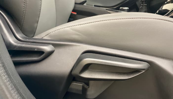 2025 Tata NEXON FEARLESS + SUNROOF DUAL TONE 1.2 PETROL, Petrol, Manual, 23,000 km, Driver Side Adjustment Panel