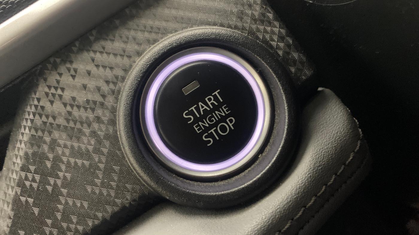 2025 Tata NEXON FEARLESS + SUNROOF DUAL TONE 1.2 PETROL, Petrol, Manual, 23,000 km, Keyless Start/ Stop Button