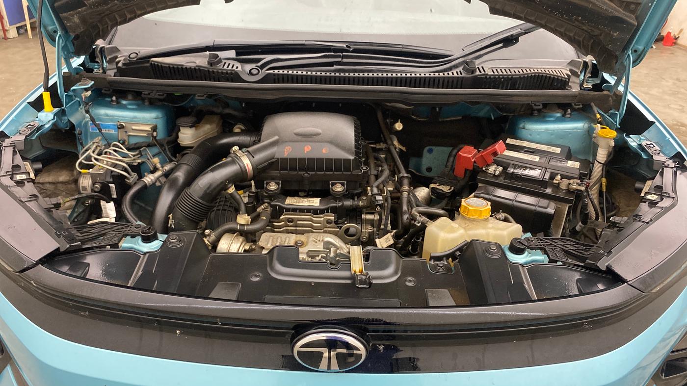 2025 Tata NEXON FEARLESS + SUNROOF DUAL TONE 1.2 PETROL, Petrol, Manual, 23,000 km, Engine View