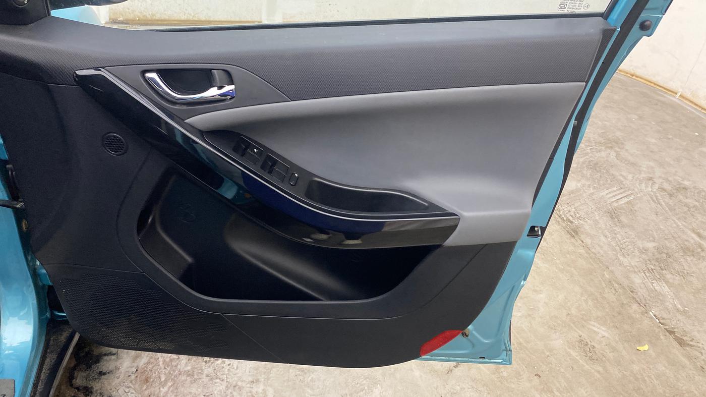 2025 Tata NEXON FEARLESS + SUNROOF DUAL TONE 1.2 PETROL, Petrol, Manual, 23,000 km, Driver Side Door Panels Control