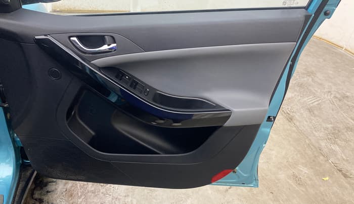 2025 Tata NEXON FEARLESS + SUNROOF DUAL TONE 1.2 PETROL, Petrol, Manual, 23,000 km, Driver Side Door Panels Control