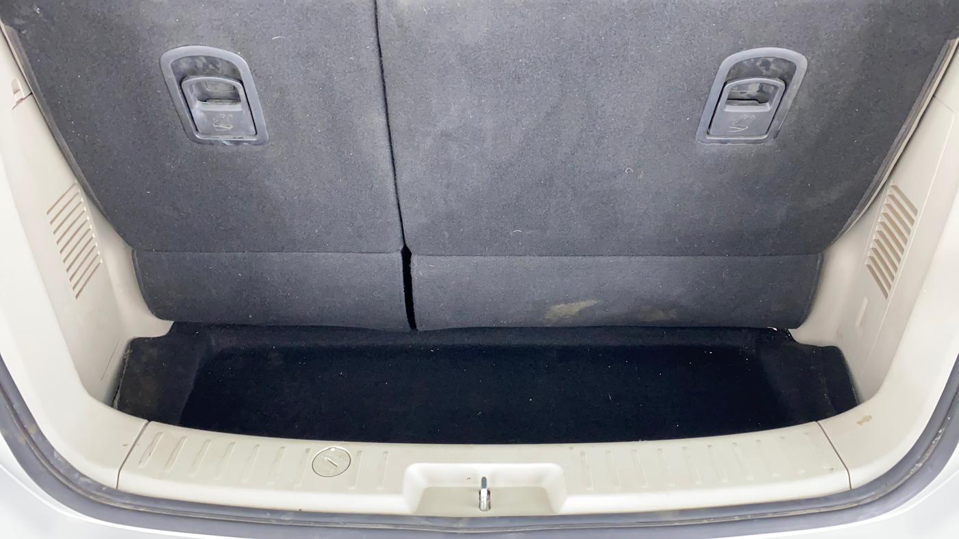 2019 Mahindra MARAZZO M2 8 STR, Diesel, Manual, 15,741 km, Boot Inside