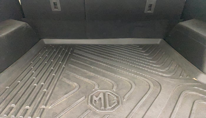 2022 MG HECTOR SHARP 1.5 CVT PETROL DUAL TONE, Petrol, Automatic, 17,166 km, Boot Inside