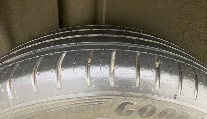 2022 MG HECTOR SHARP 1.5 CVT PETROL DUAL TONE, Petrol, Automatic, 17,166 km, Right Rear Tyre Tread