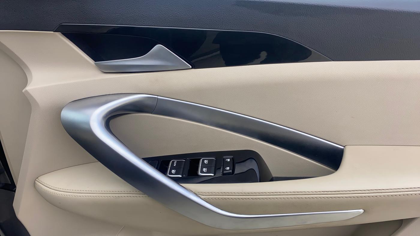 2022 MG HECTOR SHARP 1.5 CVT PETROL DUAL TONE, Petrol, Automatic, 17,166 km, Driver Side Door Panels Control