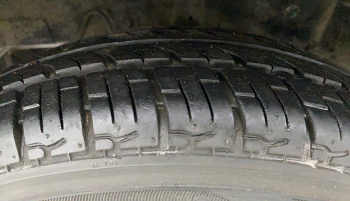 2012 Hyundai Eon ERA PLUS, Petrol, Manual, 29,818 km, Right Front Tyre Tread