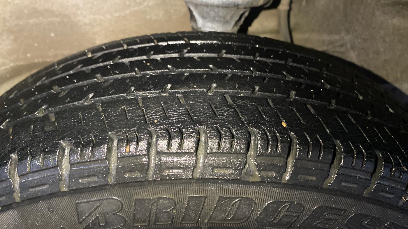 2016 Maruti Alto K10 VXI AMT, Petrol, Automatic, 73,373 km, Left Front Tyre Tread