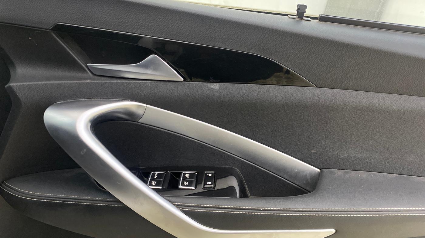 2019 MG HECTOR SHARP HYBRID 1.5 PETROL, Petrol, Manual, 37,001 km, Driver Side Door Panels Control