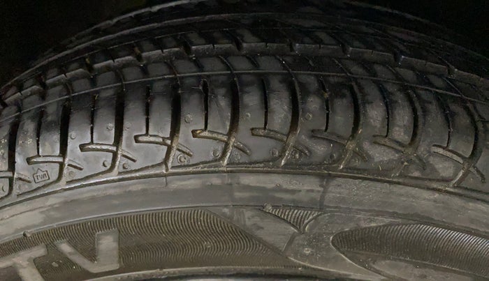 2017 Maruti Baleno DELTA PETROL 1.2, Petrol, Manual, 15,147 km, Right Rear Tyre Tread