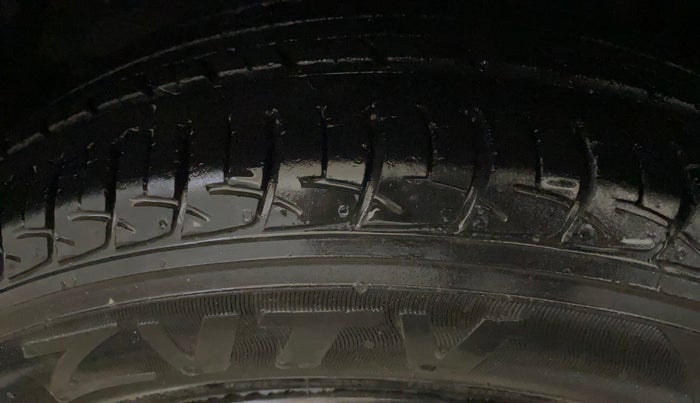 2017 Maruti Baleno DELTA PETROL 1.2, Petrol, Manual, 15,147 km, Left Front Tyre Tread