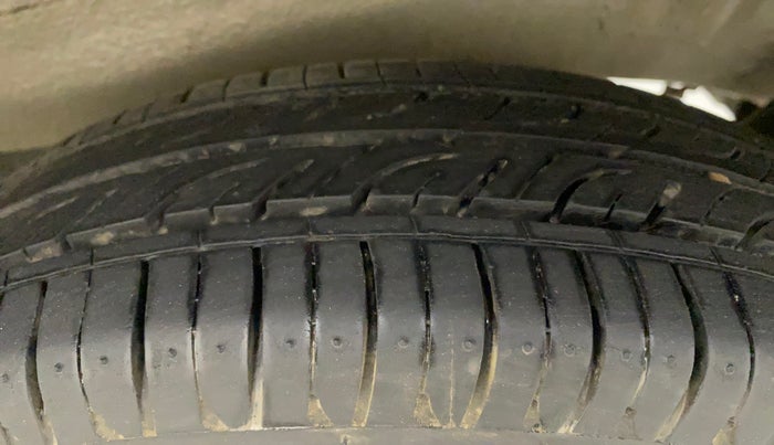 2014 Maruti Wagon R 1.0 LXI, Petrol, Manual, 57,764 km, Left Rear Tyre Tread