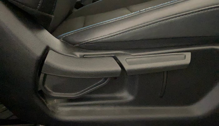 2021 Hyundai GRAND I10 NIOS SPORTZ 1.2 KAPPA VTVT DUAL TONE, Petrol, Manual, 35,994 km, Driver Side Adjustment Panel