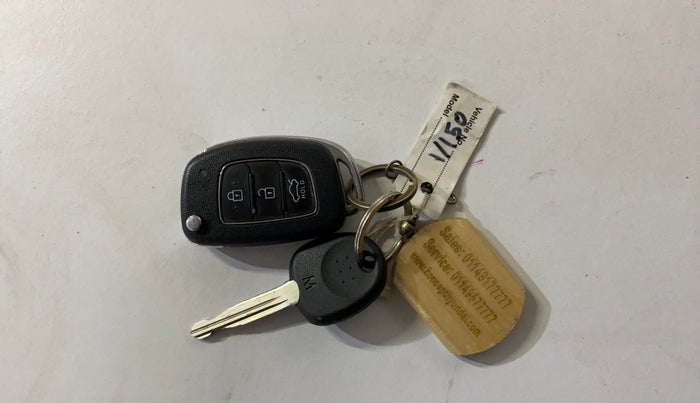 2021 Hyundai GRAND I10 NIOS SPORTZ 1.2 KAPPA VTVT DUAL TONE, Petrol, Manual, 35,994 km, Key Close Up