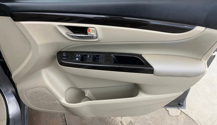 2017 Maruti Ciaz ZETA 1.4  MT PETROL, Petrol, Manual, 54,569 km, Driver Side Door Panels Control