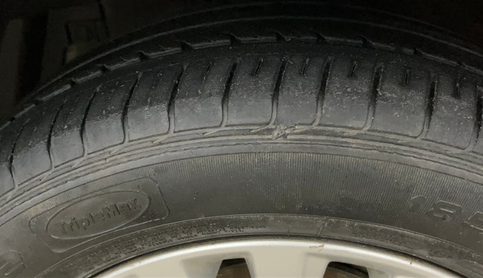 2017 Maruti Ciaz ZETA 1.4  MT PETROL, Petrol, Manual, 54,569 km, Left Front Tyre Tread
