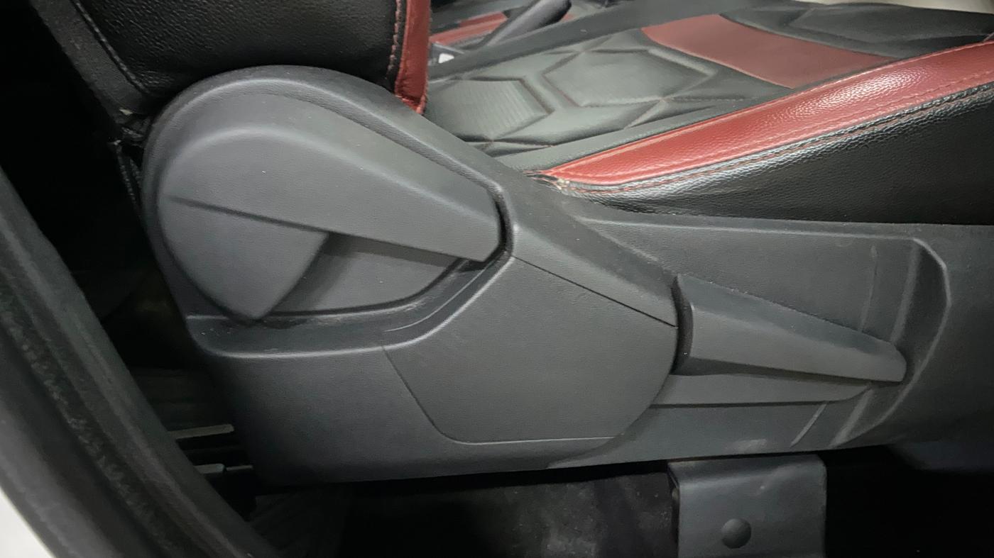 2021 Nissan MAGNITE XV MT, Petrol, Manual, 43,792 km, Driver Side Adjustment Panel