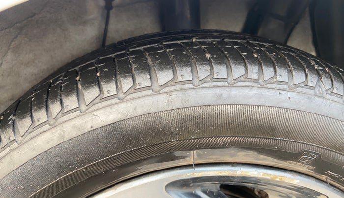 2020 Hyundai AURA SX 1.2, CNG, Manual, 55,457 km, Left Rear Tyre Tread