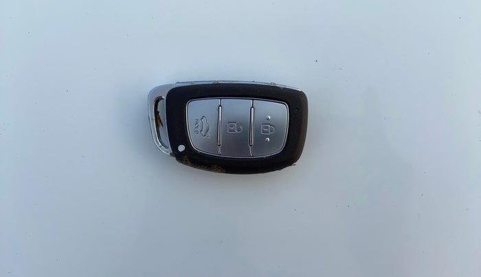 2020 Hyundai AURA SX 1.2, CNG, Manual, 55,457 km, Key Close Up