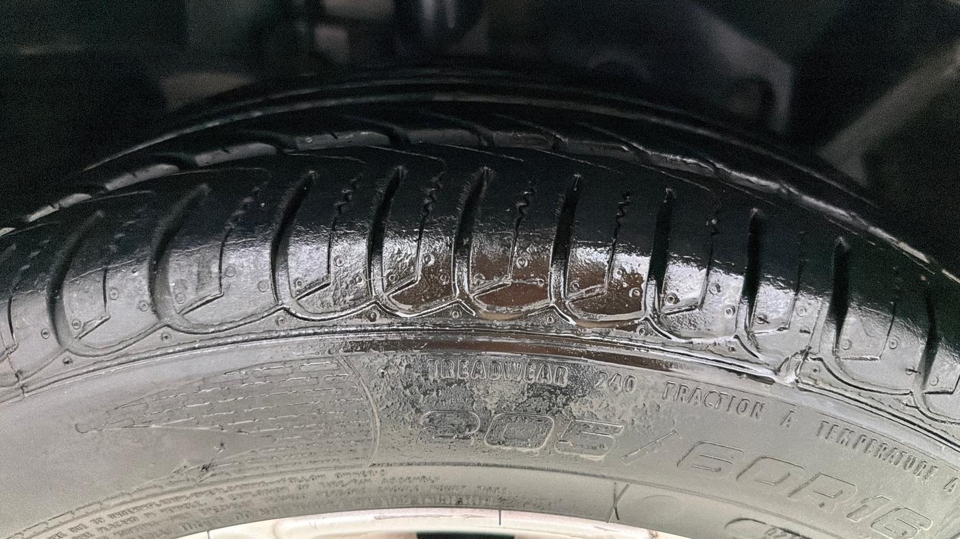 2015 Ford Ecosport TITANIUM 1.5L PETROL AT, Petrol, Automatic, 45,763 km, Right Front Tyre Tread