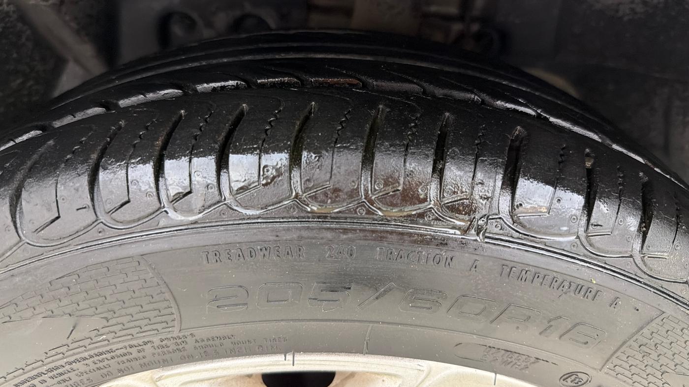 2015 Ford Ecosport TITANIUM 1.5L PETROL AT, Petrol, Automatic, 45,763 km, Left Front Tyre Tread