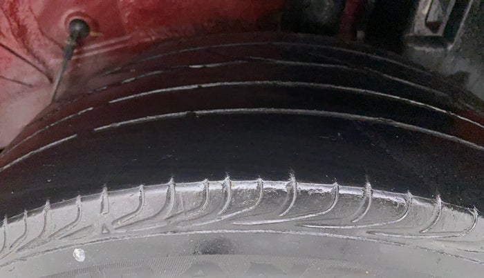 2011 Toyota Etios Liva VX, Petrol, Manual, 1,21,217 km, Left Rear Tyre Tread