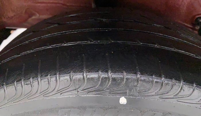 2011 Toyota Etios Liva VX, Petrol, Manual, 1,21,217 km, Right Rear Tyre Tread