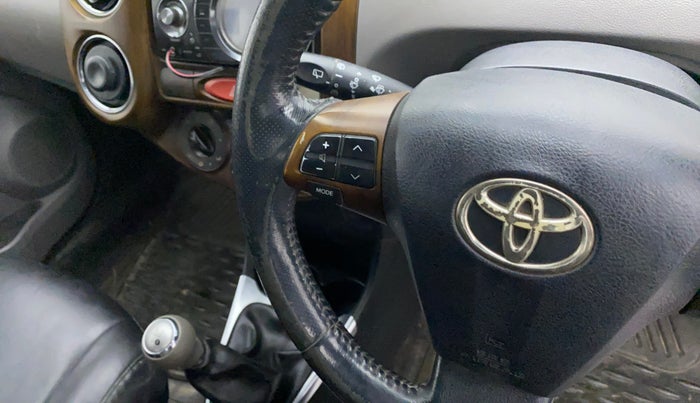 2011 Toyota Etios Liva VX, Petrol, Manual, 1,21,217 km, Steering wheel - Sound system control not functional