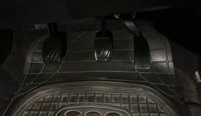 2016 Maruti Swift LXI (O), Petrol, Manual, 33,513 km, Pedals