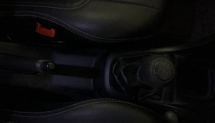 2016 Maruti Swift LXI (O), Petrol, Manual, 33,513 km, Gear Lever