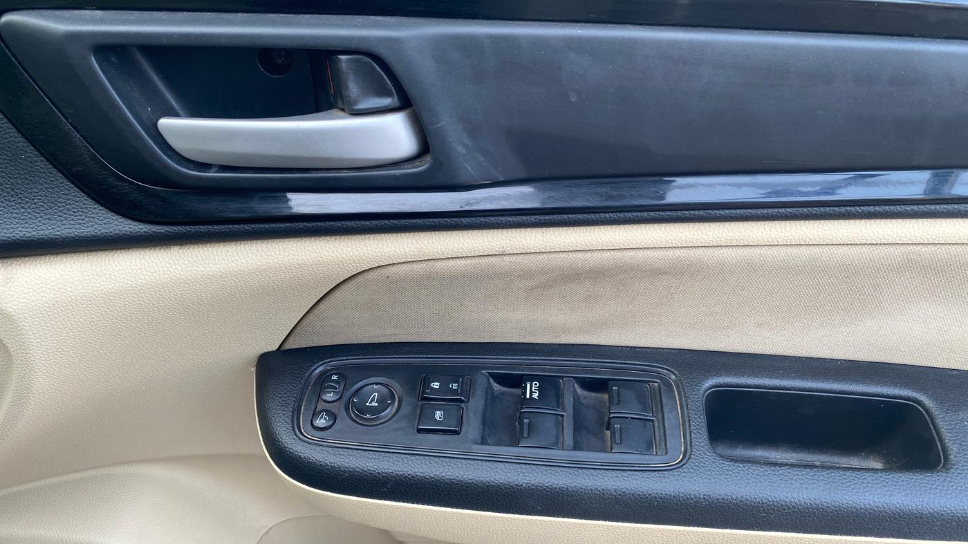 2021 Honda Amaze 1.2L I-VTEC S, Petrol, Manual, 68,471 km, Driver Side Door Panels Control