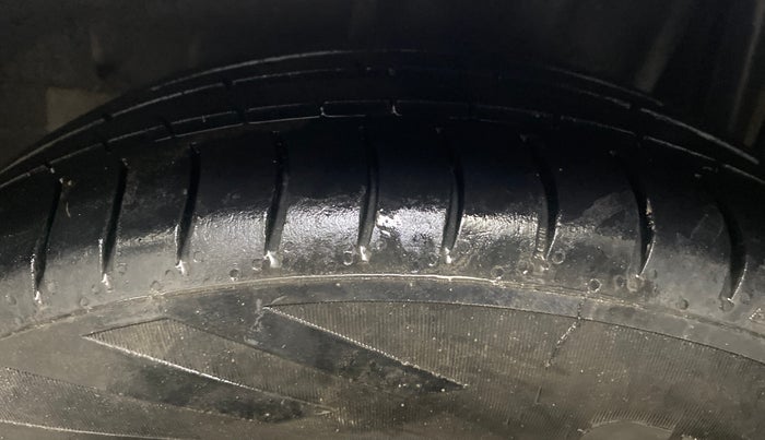 2018 Tata Tiago XT PETROL, CNG, Manual, 86,424 km, Left Rear Tyre Tread