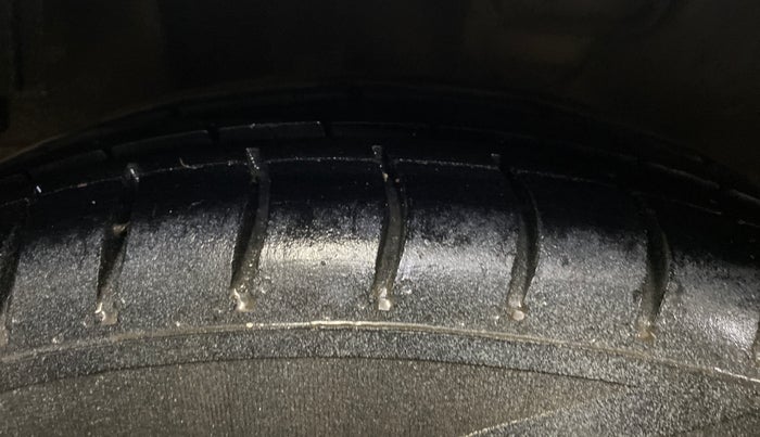 2018 Tata Tiago XT PETROL, CNG, Manual, 86,424 km, Right Rear Tyre Tread