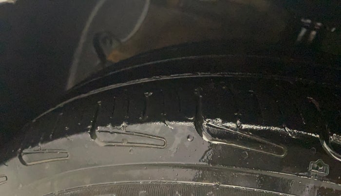 2014 Hyundai Grand i10 ASTA AT 1.2 KAPPA VTVT, Petrol, Automatic, 1,11,150 km, Left Front Tyre Tread