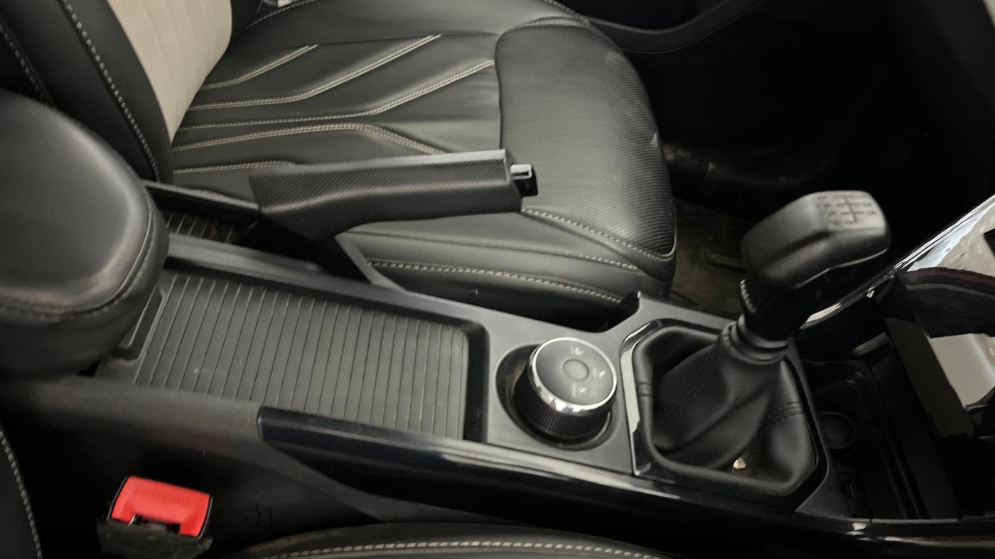 2025 Tata Curvv Creative S 1.2 Petrol 6MT, Petrol, Manual, 11,481 km, Gear Lever