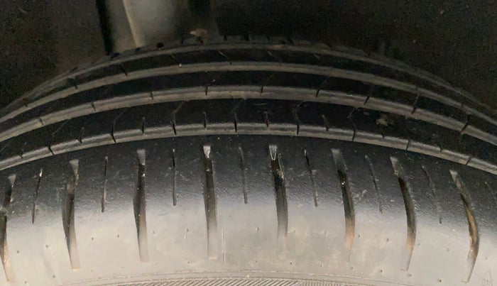 2021 Toyota Glanza V CVT, Petrol, Automatic, 12,500 km, Right Rear Tyre Tread