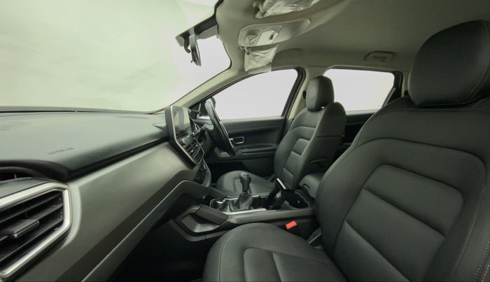 2019 Tata Harrier XZ 2.0L DARK EDITION, Diesel, Manual, 60,431 km, Right Side Front Door Cabin