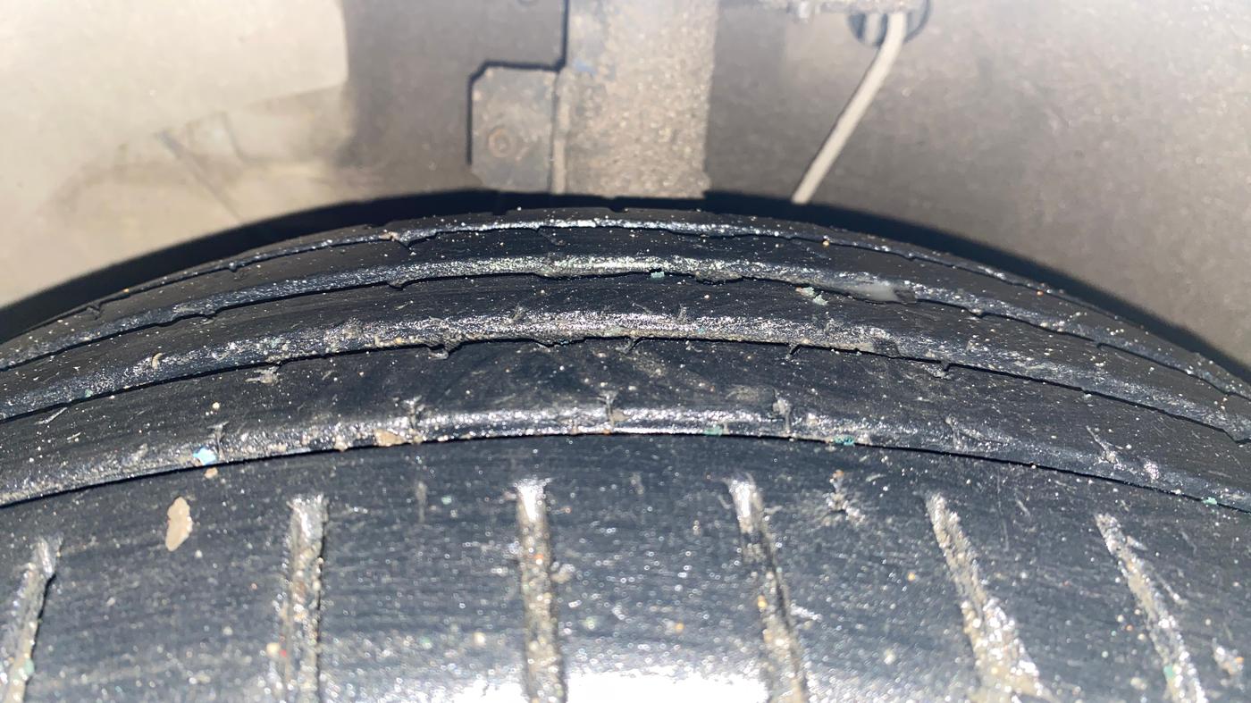 2023 Maruti Swift ZXI PLUS AMT DUAL TONE, Petrol, Automatic, 58,445 km, Left Front Tyre Tread