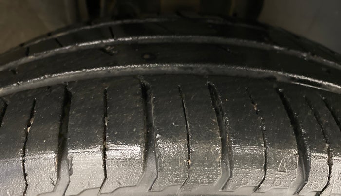 2020 Renault TRIBER RXZ AT, Petrol, Automatic, 21,119 km, Right Front Tyre Tread