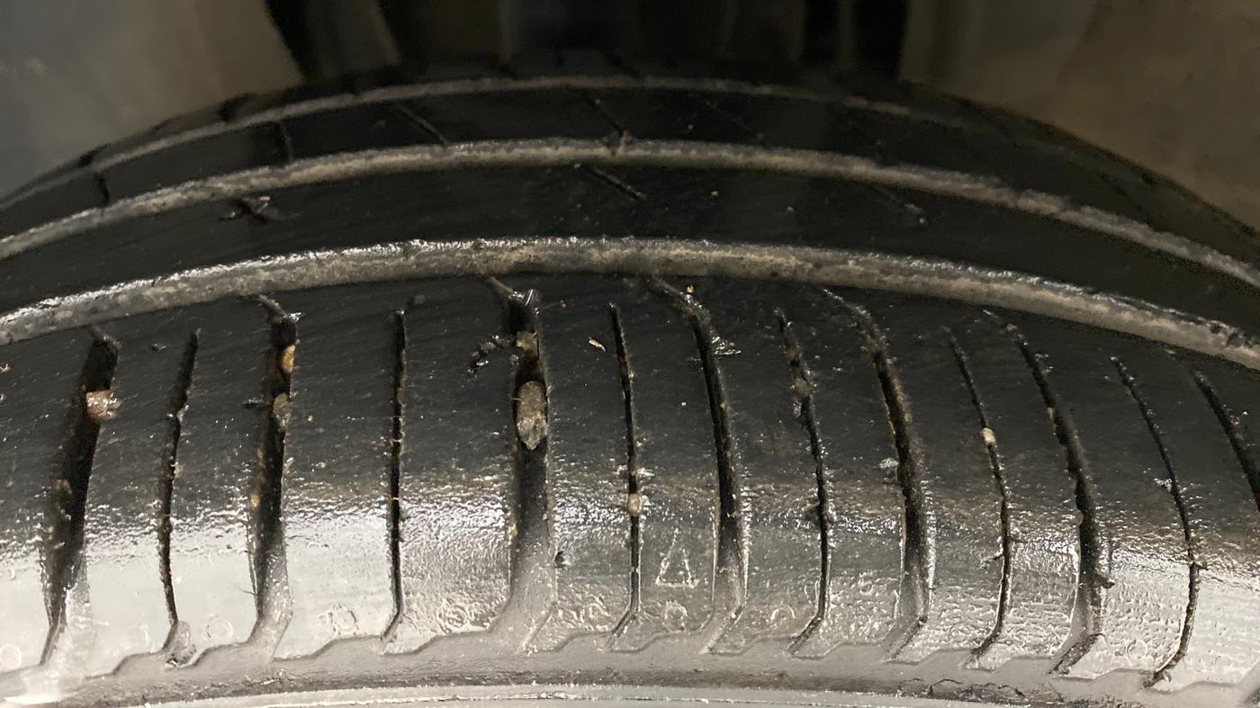2020 Renault TRIBER RXZ AT, Petrol, Automatic, 21,119 km, Left Front Tyre Tread