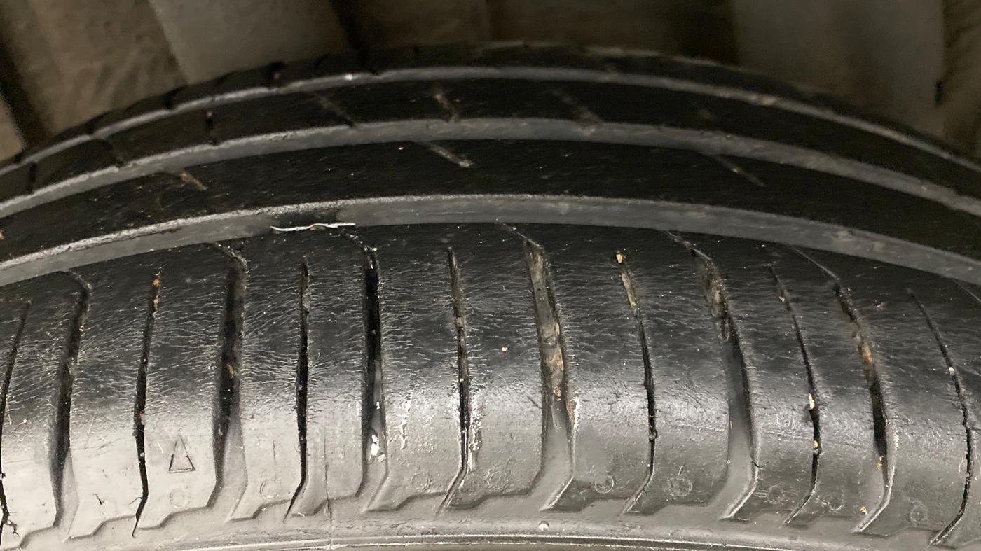 2020 Renault TRIBER RXZ AT, Petrol, Automatic, 21,119 km, Left Rear Tyre Tread