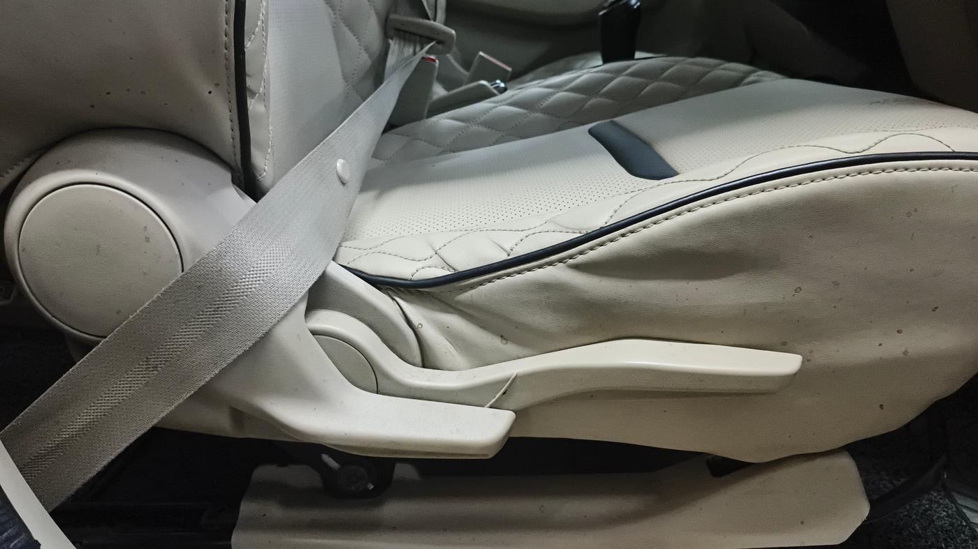 2020 Maruti Dzire VXI, Petrol, Manual, 88,649 km, Driver Side Adjustment Panel