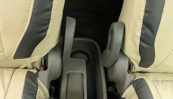 2012 Hyundai i10 MAGNA 1.2, CNG, Manual, 60,850 km, Driver Side Adjustment Panel