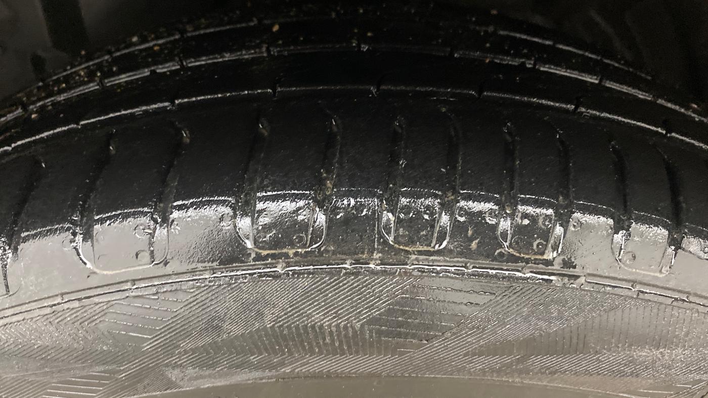 2021 MG HECTOR SHARP 1.5 PETROL CVT, Petrol, Automatic, 36,872 km, Left Front Tyre Tread