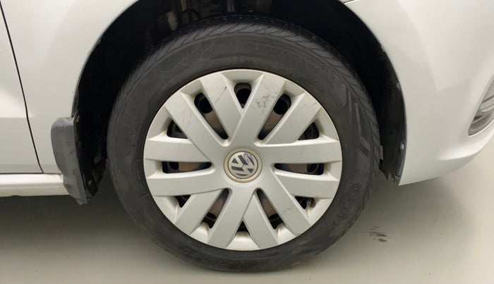2016 Volkswagen Polo COMFORTLINE 1.2L, Petrol, Manual, 20,861 km, Right Front Wheel