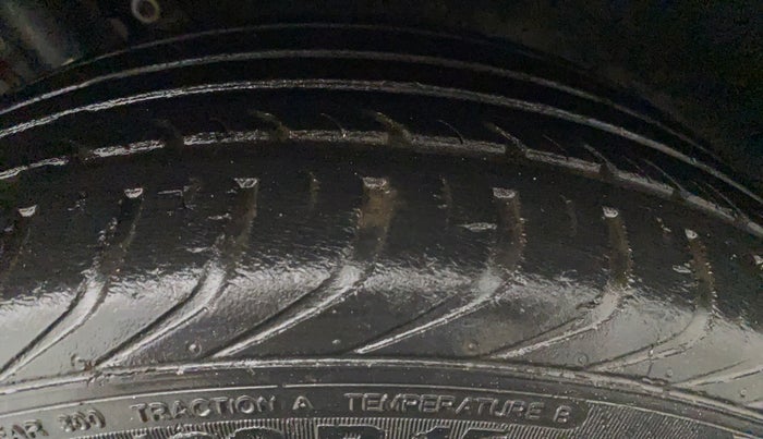 2016 Volkswagen Polo COMFORTLINE 1.2L, Petrol, Manual, 20,861 km, Left Front Tyre Tread